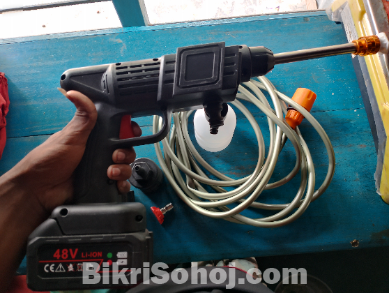 Rechargeable spray gun